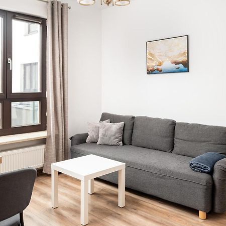 Metro Plocka Cosy Apartment وارسو المظهر الخارجي الصورة