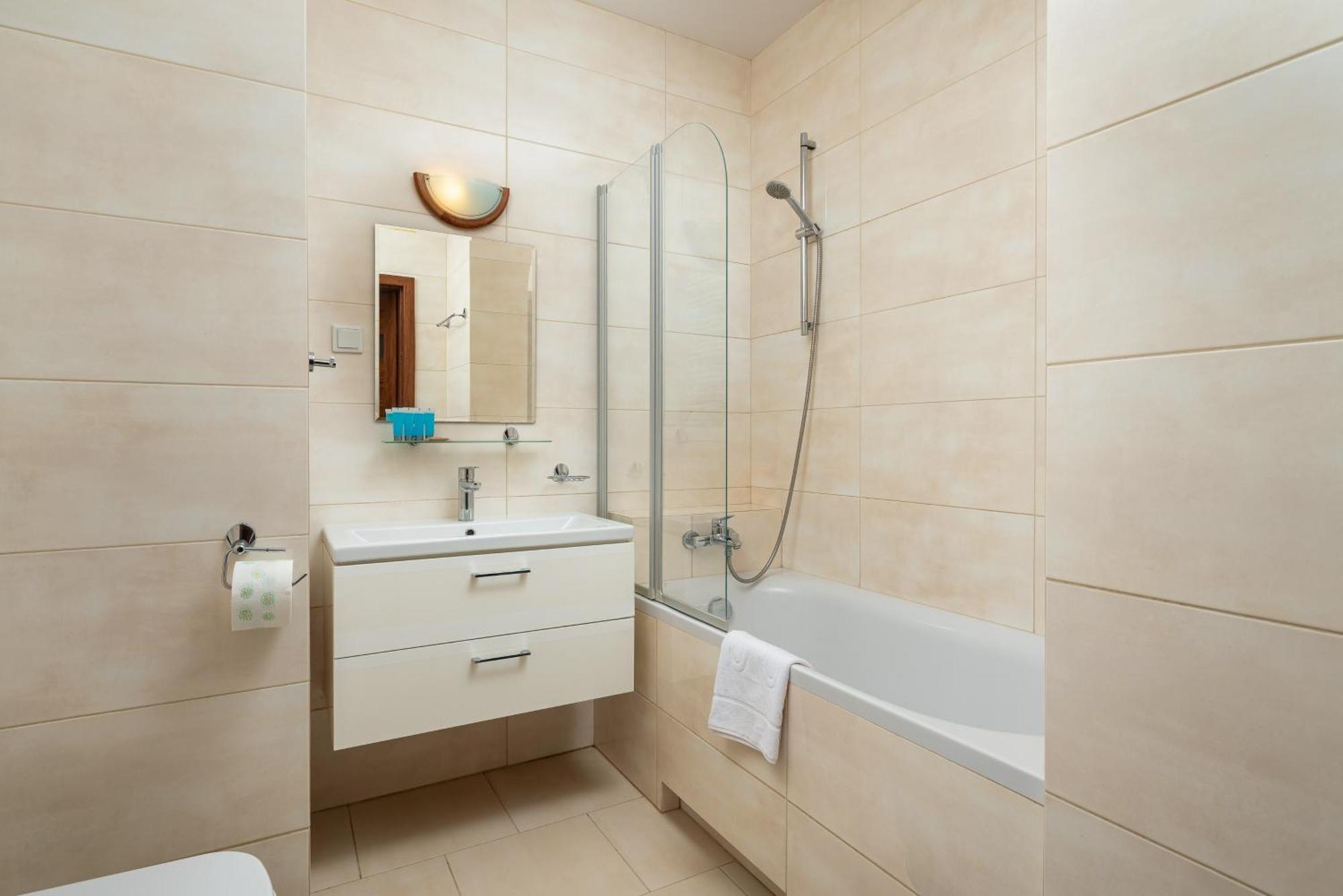Metro Plocka Cosy Apartment وارسو المظهر الخارجي الصورة