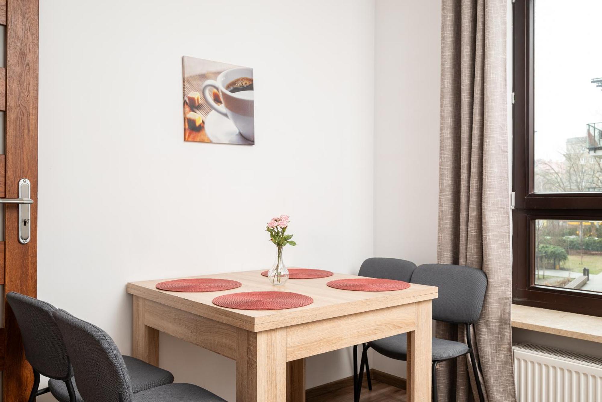 Metro Plocka Cosy Apartment وارسو المظهر الخارجي الصورة