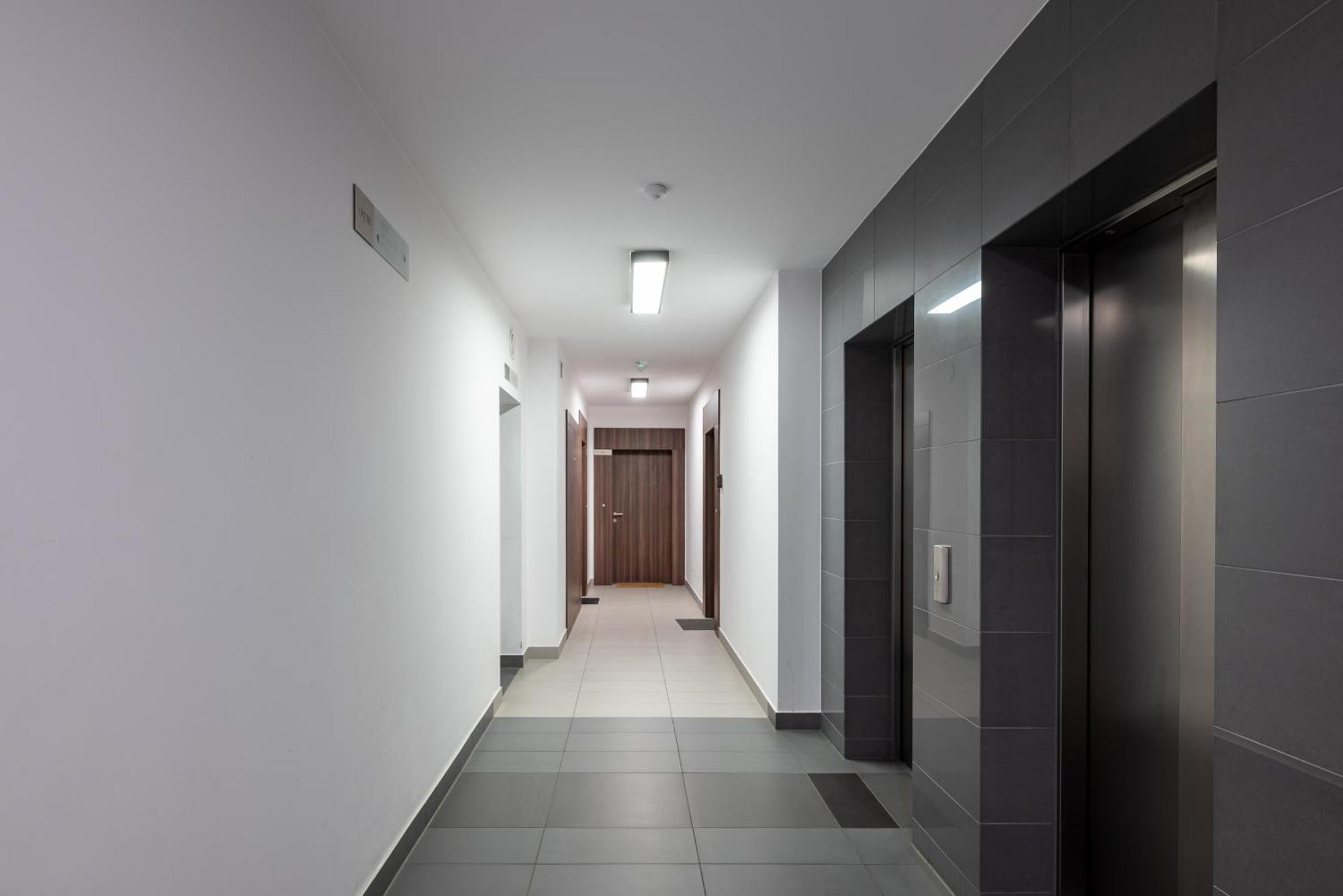 Metro Plocka Cosy Apartment وارسو المظهر الخارجي الصورة